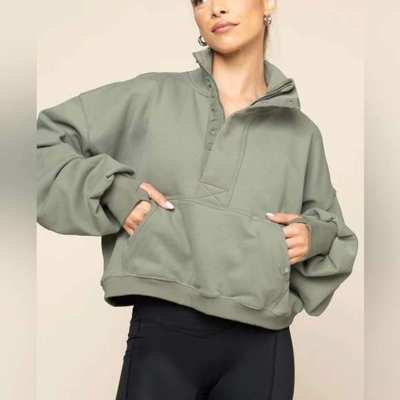 POPFLEX Tops - POPFLEX Active Ooey Gooey Crop Half Zip